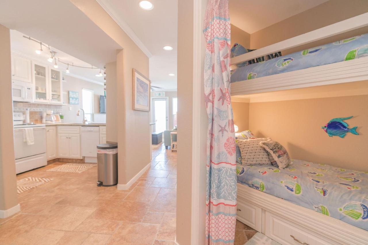 Steps To Pool And Beachamazing Views From Two Balconies غالفيستون، تكساس المظهر الخارجي الصورة